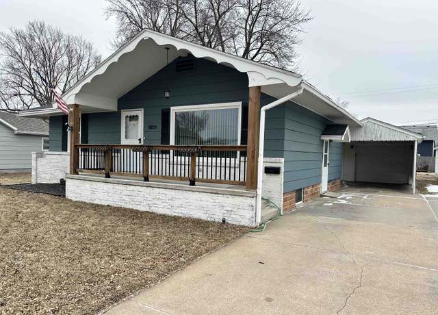 Property at 1931 W 8th St, Hastings, NE 68901, 2 beds, 2 baths