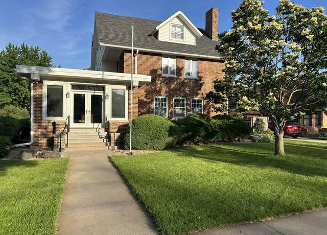 Property at 1101 N Hastings Ave, Hastings, NE 68901, 4 beds, 5 baths