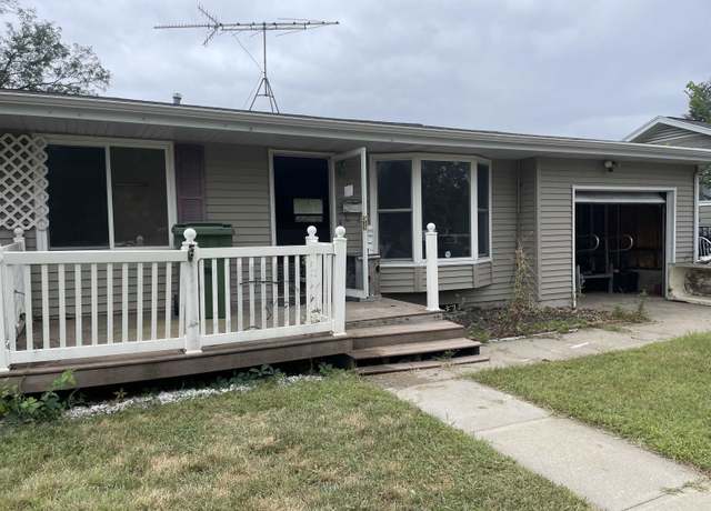 Property at 813 E 27 St, Kearney, NE 68847, 4 beds, 2 baths