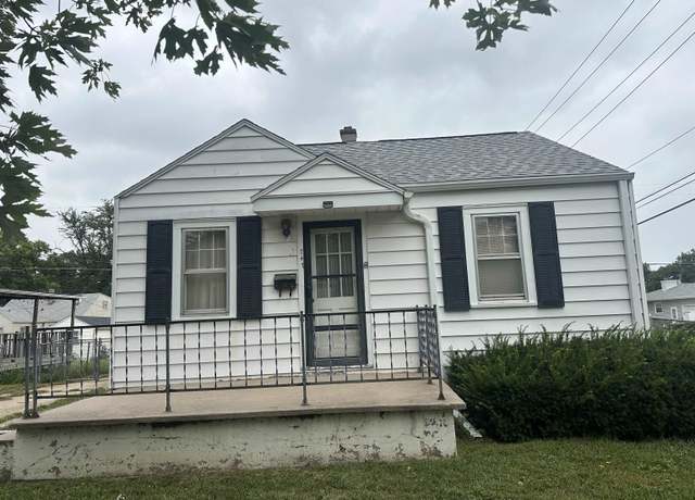 Property at 747 E 3rd St, Hastings, NE 68901, 3 beds, 2 baths
