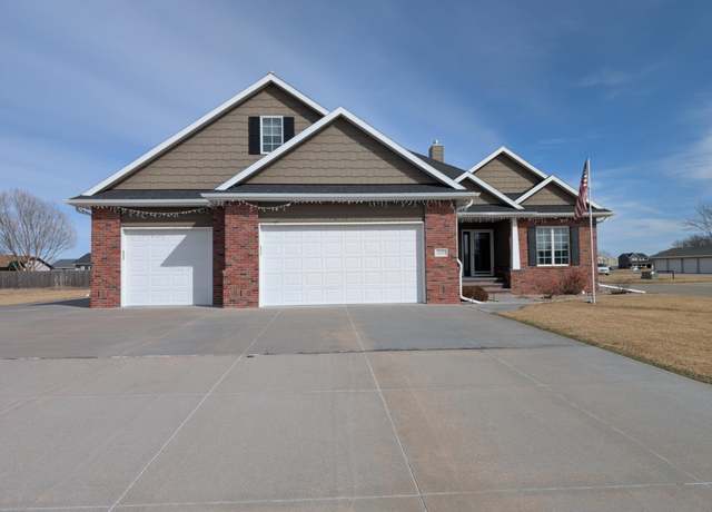 Property at 2002 Patriot Dr, Lexington, NE 68850, 4 beds, 3 baths