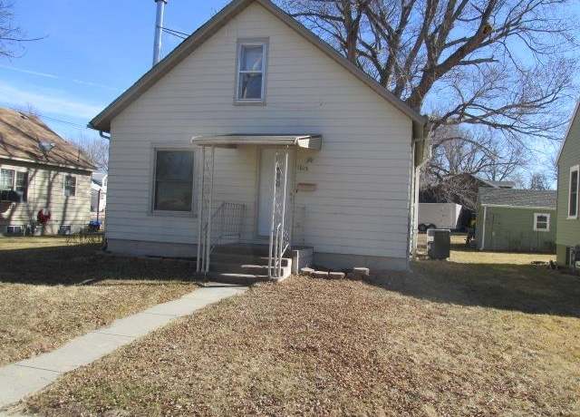 Property at 1615 B Ave, Gothenburg, NE 69138, 3 beds, 2 baths