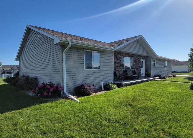 Property at 1105 W 8th St, Kearney, NE 68845, 5 beds, 3 baths