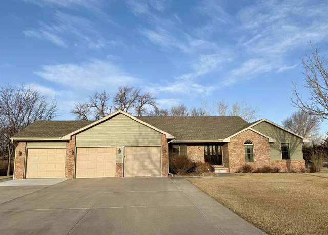 Property at 3110 S Smokey Hill Rd, Hastings, NE 68901, 5 beds, 4 baths