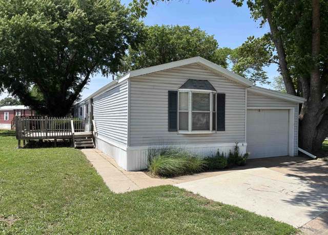 Property at 6 Kingston Dr, Hastings, NE 68901, 3 beds, 2 baths