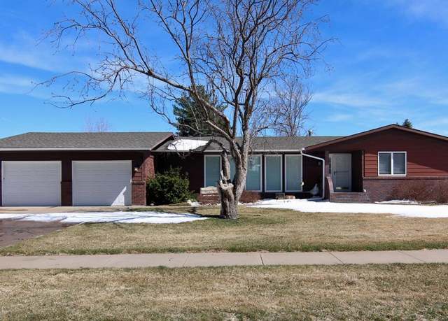 Property at 1015 E 48th St, Kearney, NE 68847, 4 beds, 4 baths