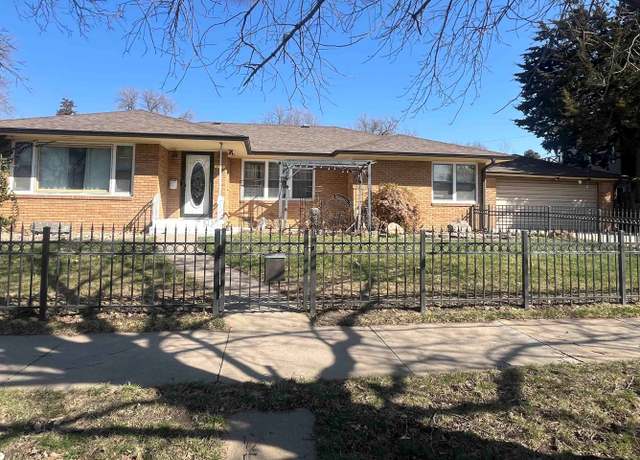 Property at 420 W 10th St, Hastings, NE 68901, 3 beds, 1 bath