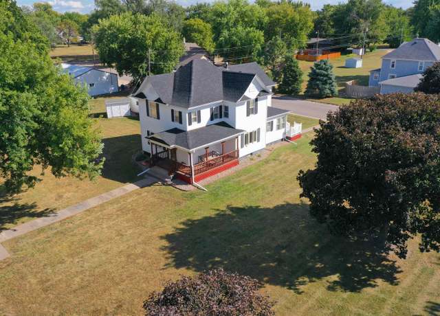 Property at 108 W 10th St, Harvard, NE 68944, 4 beds, 2 baths
