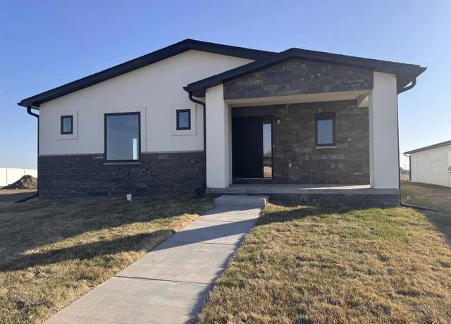Property at 3704 Fisherman Ln, Hastings, NE 68901, 4 beds, 4 baths