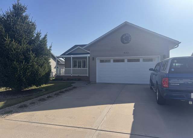 Property at 522 N 2nd Ave, Hastings, NE 68901, 3 beds, 3 baths