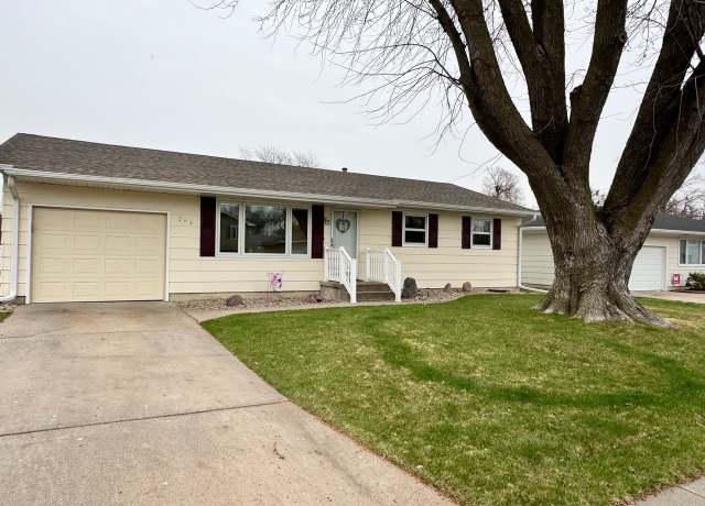 Property at 308 N 3rd Ave, Hastings, NE 68901, 3 beds, 3 baths