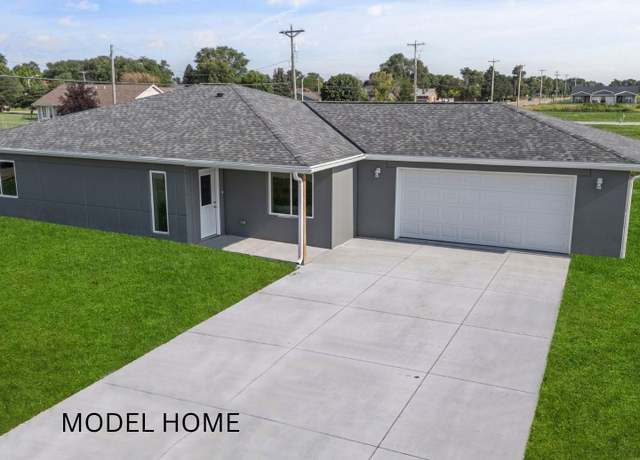 Property at 1009 E 4th St, Lexington, NE 68850, 3 beds, 2 baths