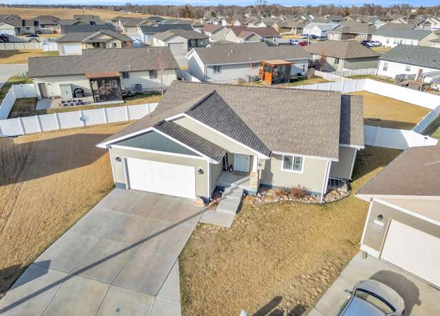Property at 4322 Indian Grass Cir, Grand Island, NE 68803, 5 beds, 3 baths