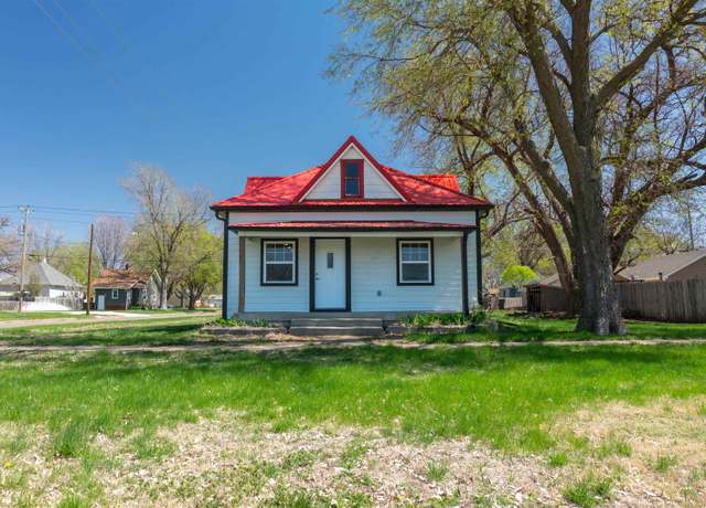 Property at 401 S Chicago Ave, Hastings, NE 68901, 2 beds, 2 baths