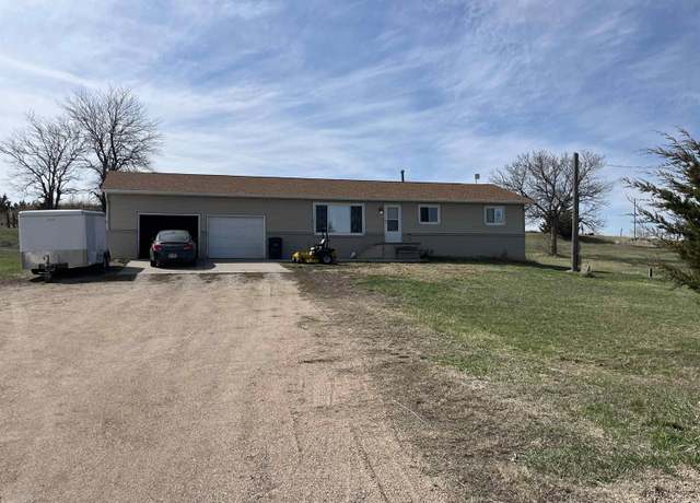 Property at 340 E 82nd St, Hastings, NE 68901, 3 beds, 3 baths