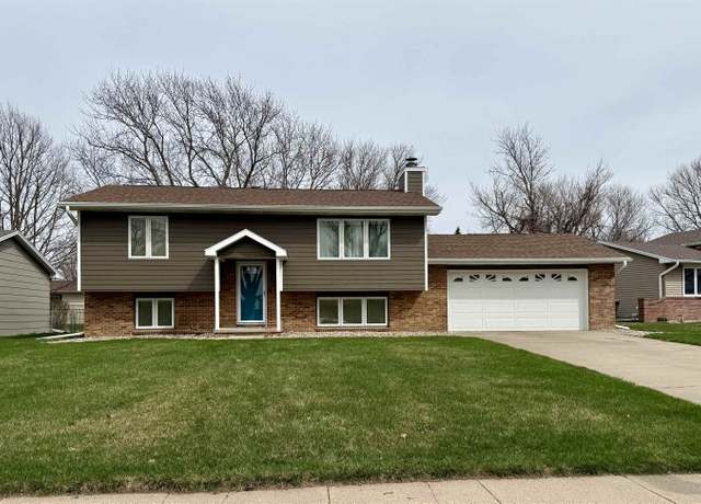 Property at 1004 Richmond Ave, Hastings, NE 68901, 3 beds, 2 baths