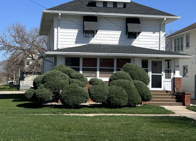 Property at 1138 N Hastings Ave, Hastings, NE 68901, 4 beds, 3 baths