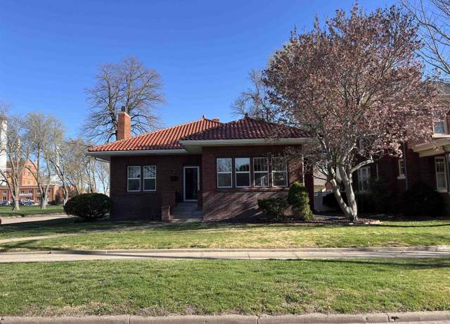 Property at 422 W 12th St, Hastings, NE 68901, 3 beds, 2 baths