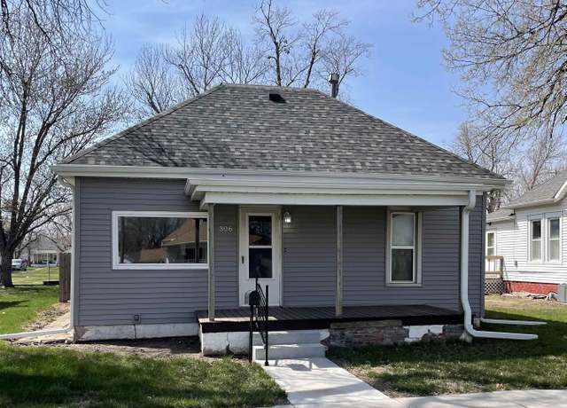 Property at 306 Chicago Ave, Hastings, NE 68901, 2 beds, 1 bath