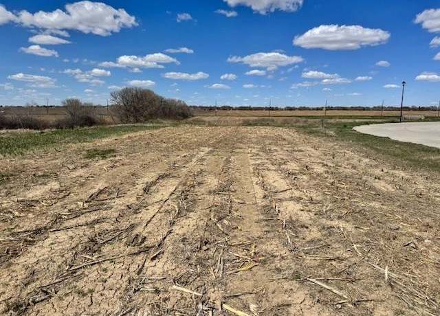Property at 3813 Lakepark Ln, Hastings, NE 68901
