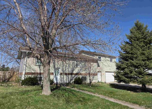 Property at 808 Ontario Ave, Elwood, NE 68937, 5 beds, 2 baths