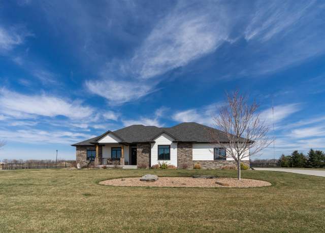 Property at 406 Fox Run St, Hastings, NE 68901, 3 beds, 4 baths