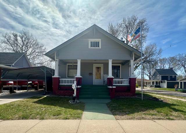 Property at 1219 W 7th St, Hastings, NE 68901, 3 beds, 1 bath
