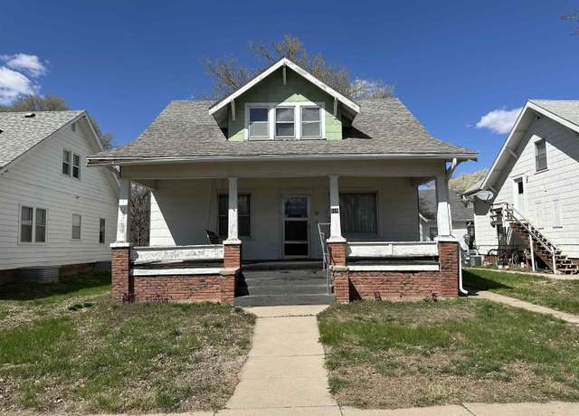 Property at 519 E 7th St, Hastings, NE 68901, 4 beds, 2 baths