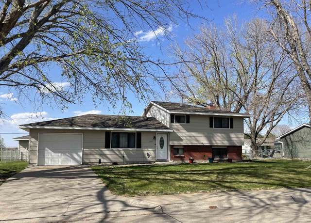 Property at 2636 Northaven Dr, Gothenburg, NE 69138, 4 beds, 2 baths
