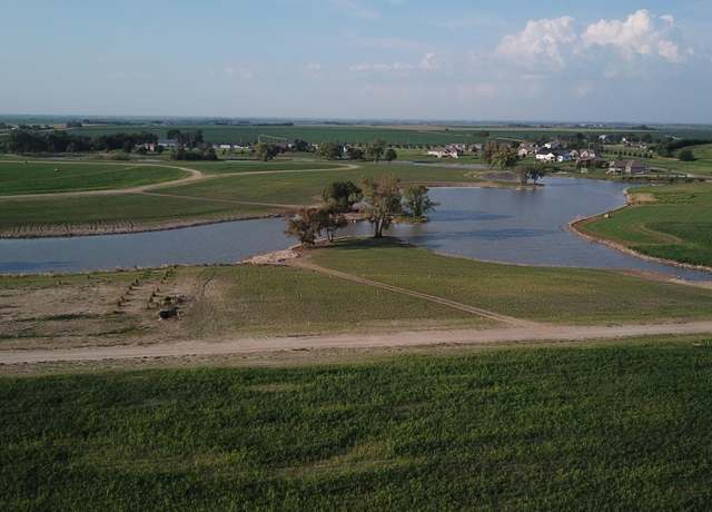 Property at 9 Haymeadown Rdg, Hastings, NE 68901
