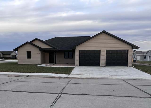Property at 1816 B St, Cozad, NE 69130, 3 beds, 2 baths