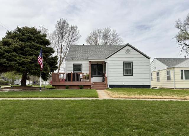 Property at 803 N Briggs Ave, Hastings, NE 68901, 3 beds, 2 baths