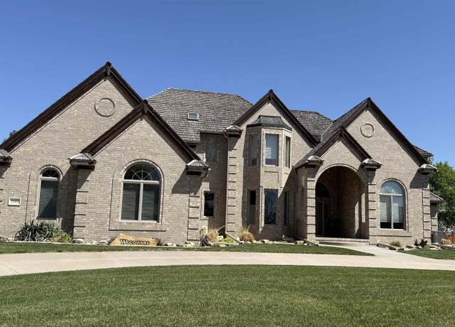 Property at 1543 Highland Dr, Hastings, NE 68901, 4 beds, 4 baths