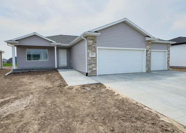 Property at 2117 E 41st St, Kearney, NE 68847, 5 beds, 3 baths