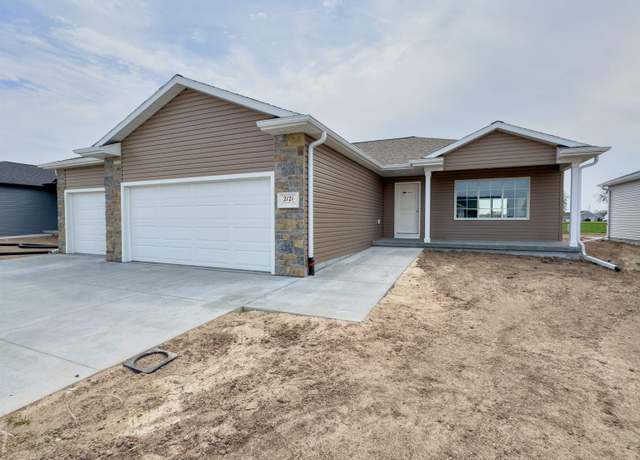 Property at 2121 E 41st St, Kearney, NE 68847, 3 beds, 2 baths