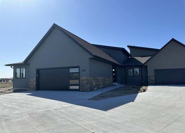 Property at 1014 17th Ave, Kearney, NE 68845, 3 beds, 3 baths