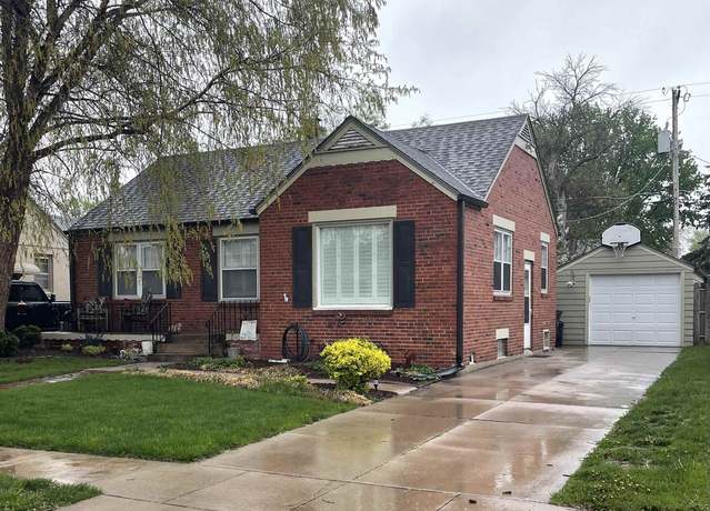 Property at 734 E 4th St, Hastings, NE 68901, 2 beds, 1 bath