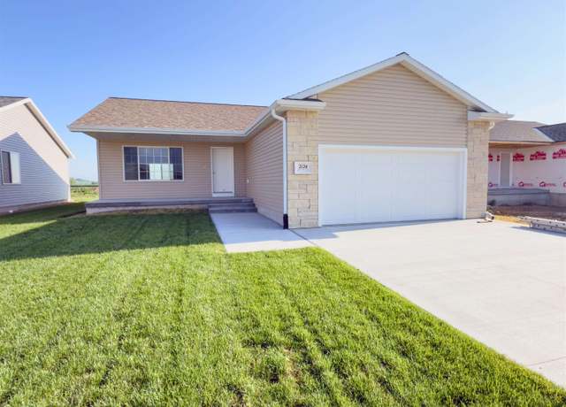 Property at 2124 E 41st St, Kearney, NE 68847, 4 beds, 3 baths