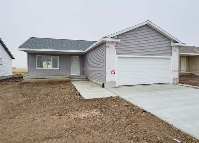 Property at 2122 E 41st St, Kearney, NE 68847, 3 beds, 2 baths