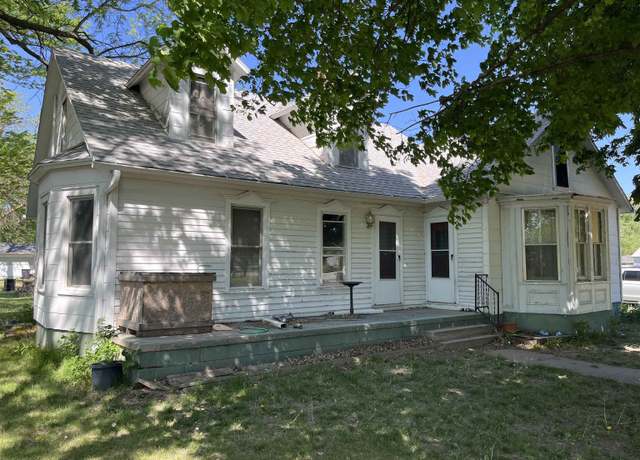 Property at 504 W 5th St, Shelton, NE 68876, 5 beds, 1 bath