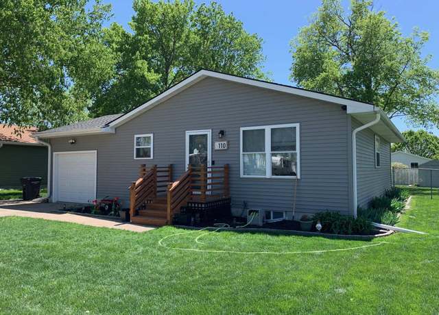 Property at 110 E G St, Hastings, NE 68901, 3 beds, 2 baths