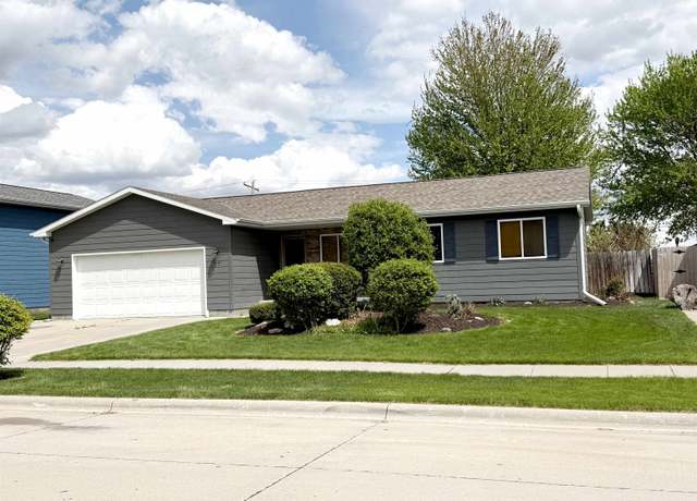 Property at 77 La Platte Rd, Kearney, NE 68845, 5 beds, 2 baths