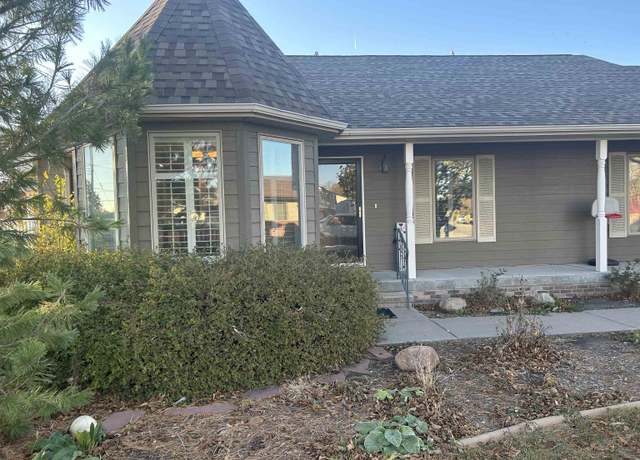 Property at 2001 E Ave, Cozad, NE 69130, 3 beds, 2 baths