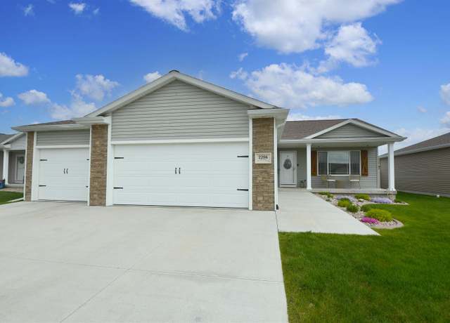 Property at 2206 E 36th St, Kearney, NE 68845, 5 beds, 3 baths