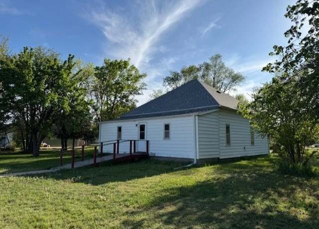 Property at 818 S Colorado Ave, Hastings, NE 68901, 2 beds, 1 bath