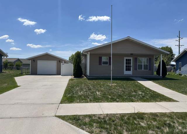 Property at 1207 E 17th St, Kearney, NE 68847, 3 beds, 1 bath