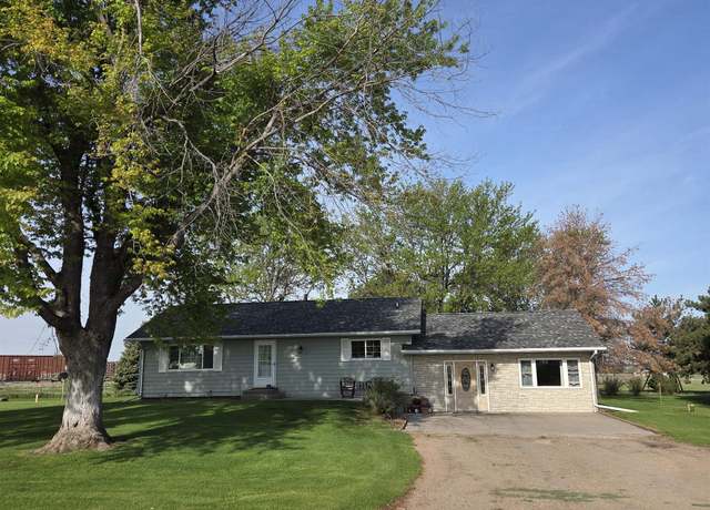 Property at 42871 Hwy 30, Cozad, NE 69130, 5 beds, 2 baths