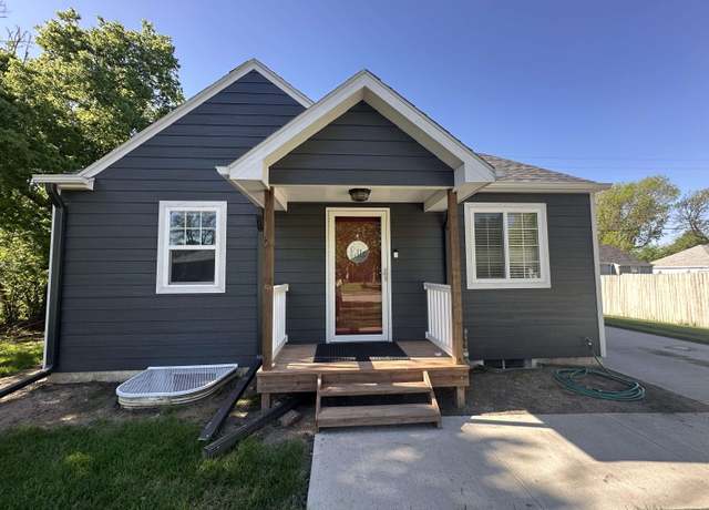 Property at 512 E 12th St, Hastings, NE 68901, 3 beds, 2 baths