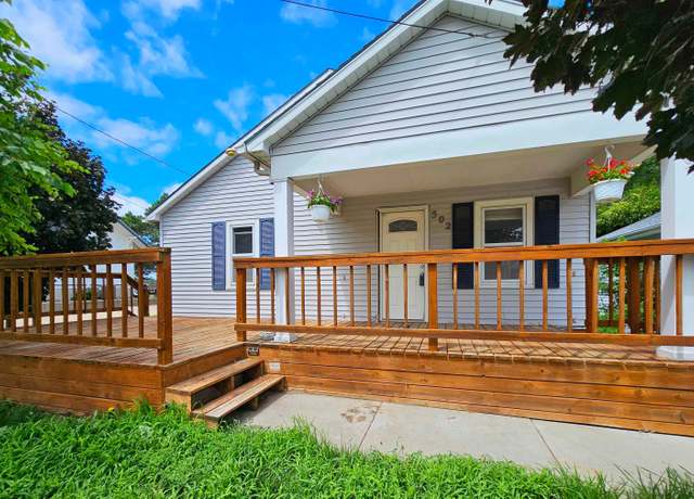 Property at 502 S Woodland Ave, Hastings, NE 68901, 3 beds, 1 bath