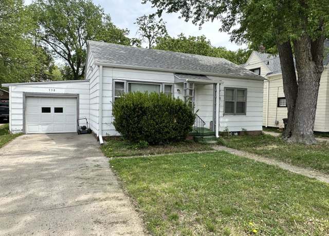 Property at 738 N Bellevue Ave, Hastings, NE 68901, 2 beds, 1 bath